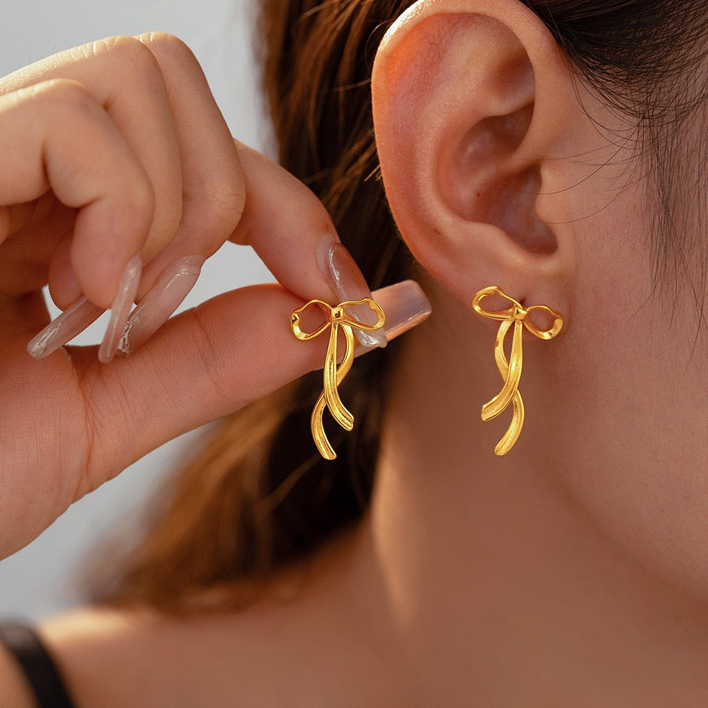 Pearly bows and butterfly earrings