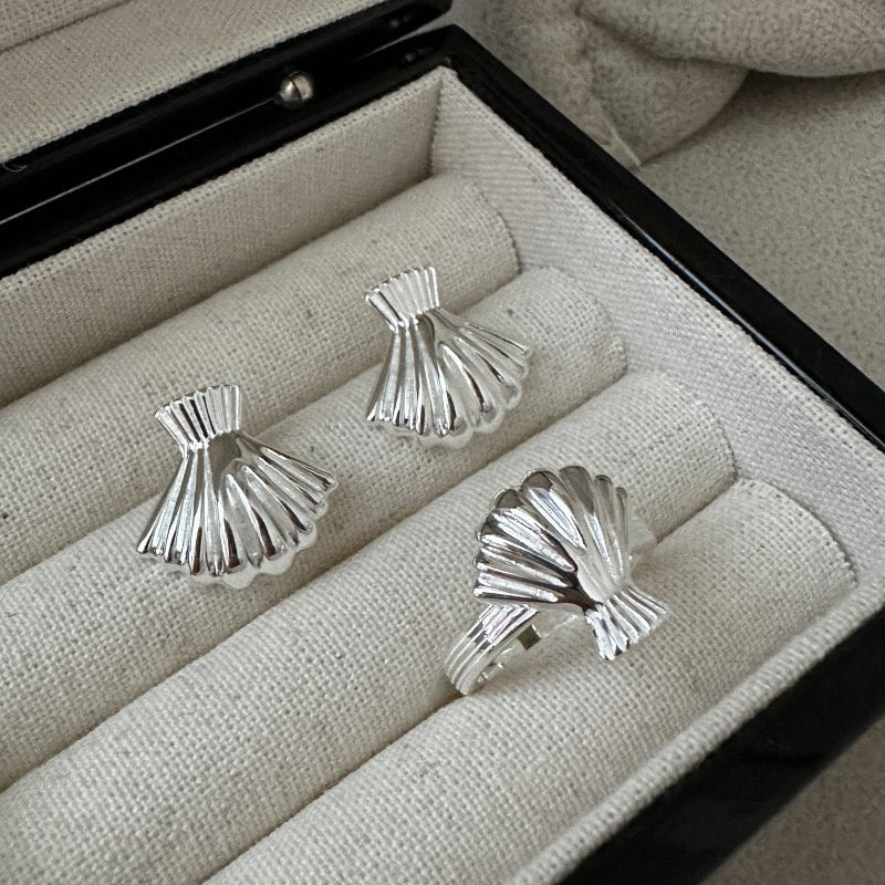 Shell sterling silver ring
