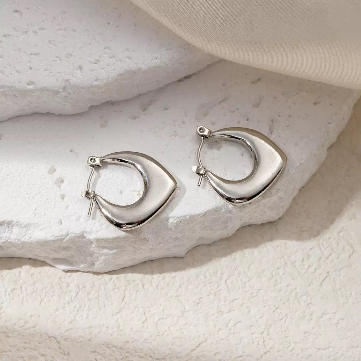 Classic chubby hoops
