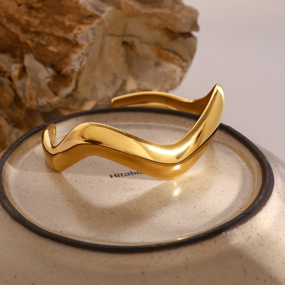 Wave bangle