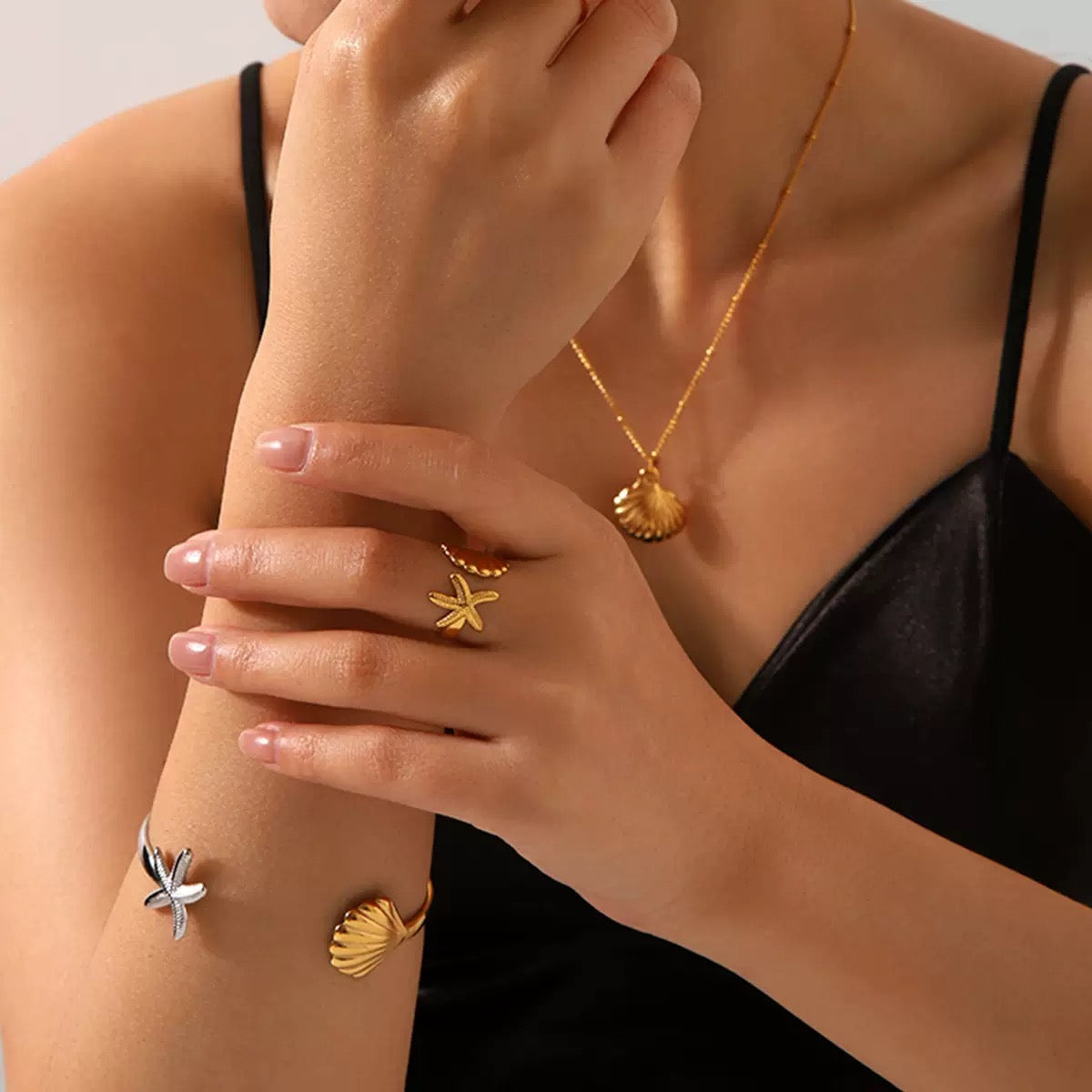 Two tones shell bangle