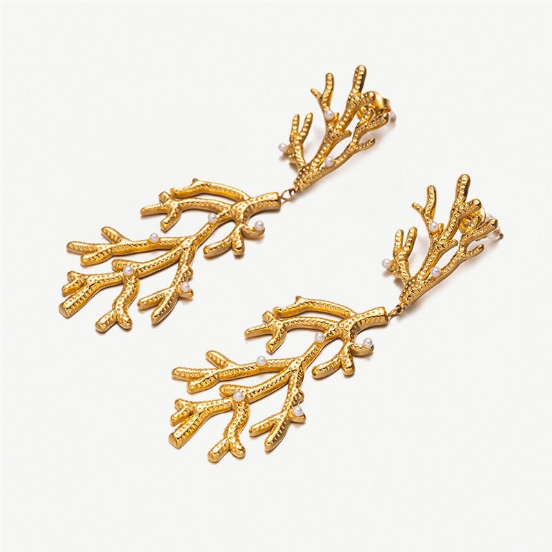 Red coral pendant necklace