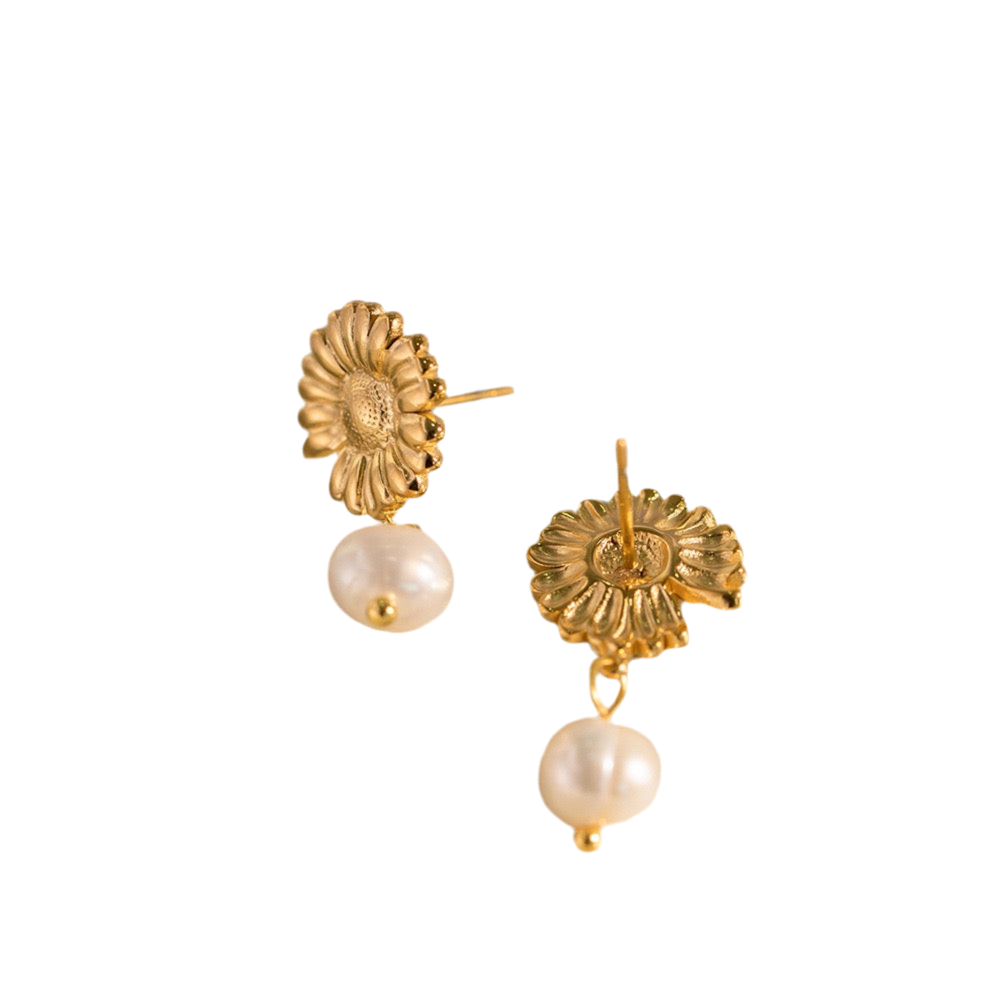 Daisy pearl earrings