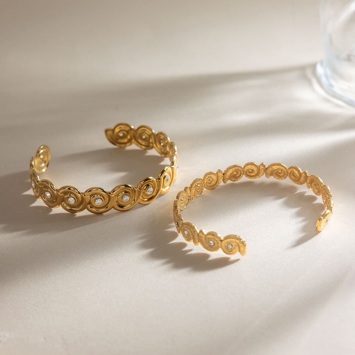 Swirl shells bangle