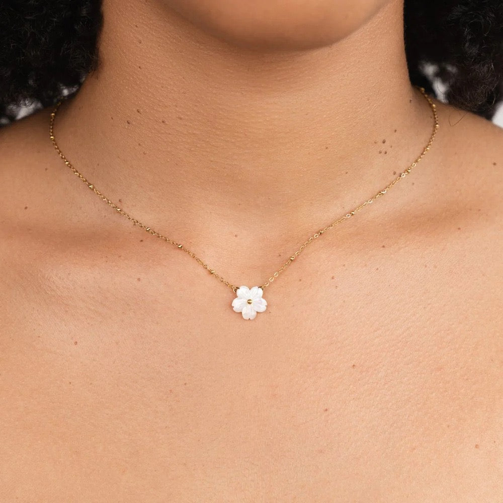 White flower bracelet and necklace set