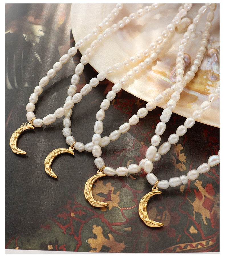Losia New moon freshwater pearls necklace