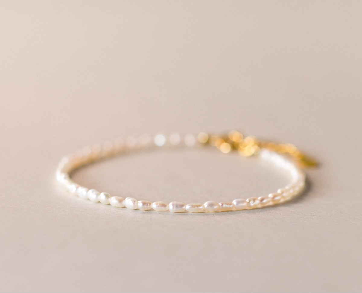 Tiny dainty pearls bracelet
