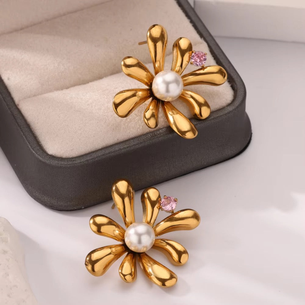 Pearly flower earrings