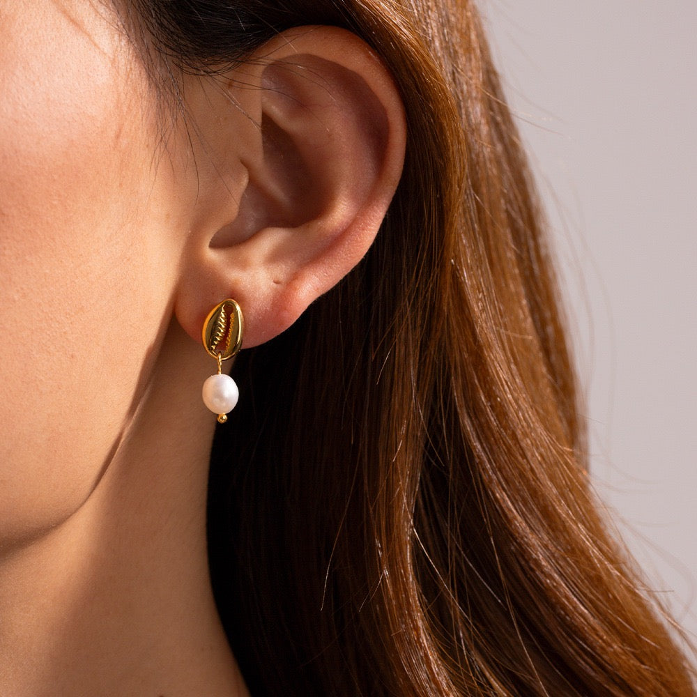 Tony Seashell pearl studs