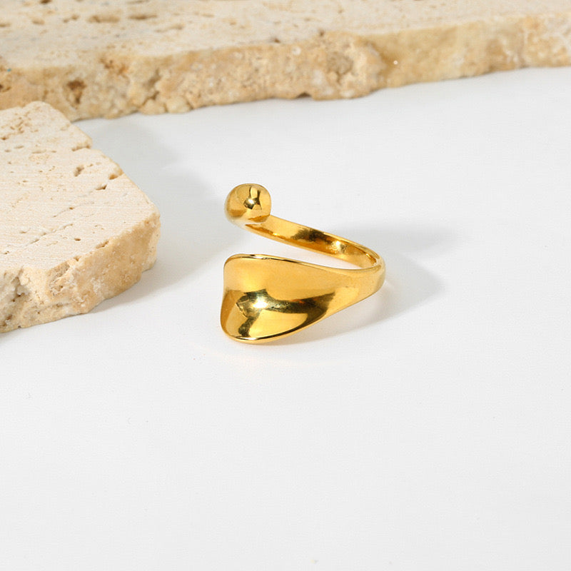 Boorea triangle studs