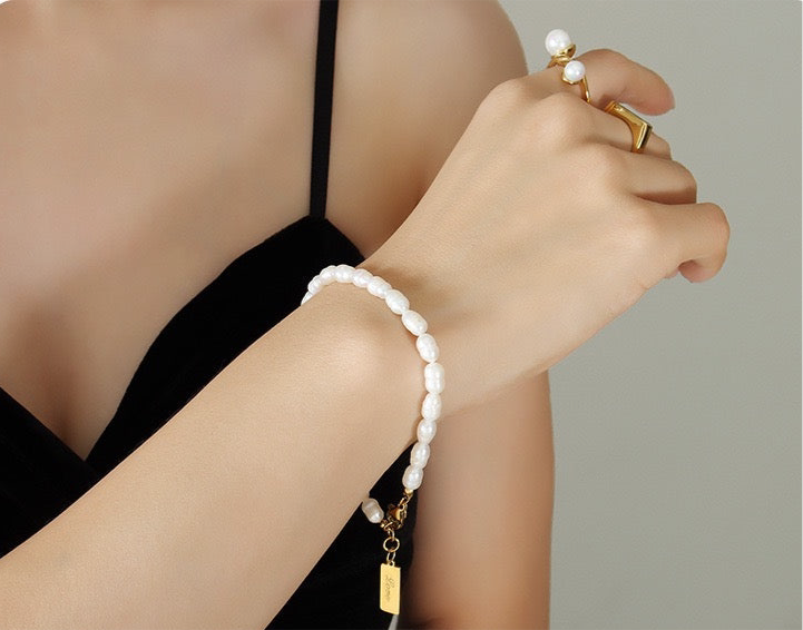 Karina Love freshwater pearls bracelet