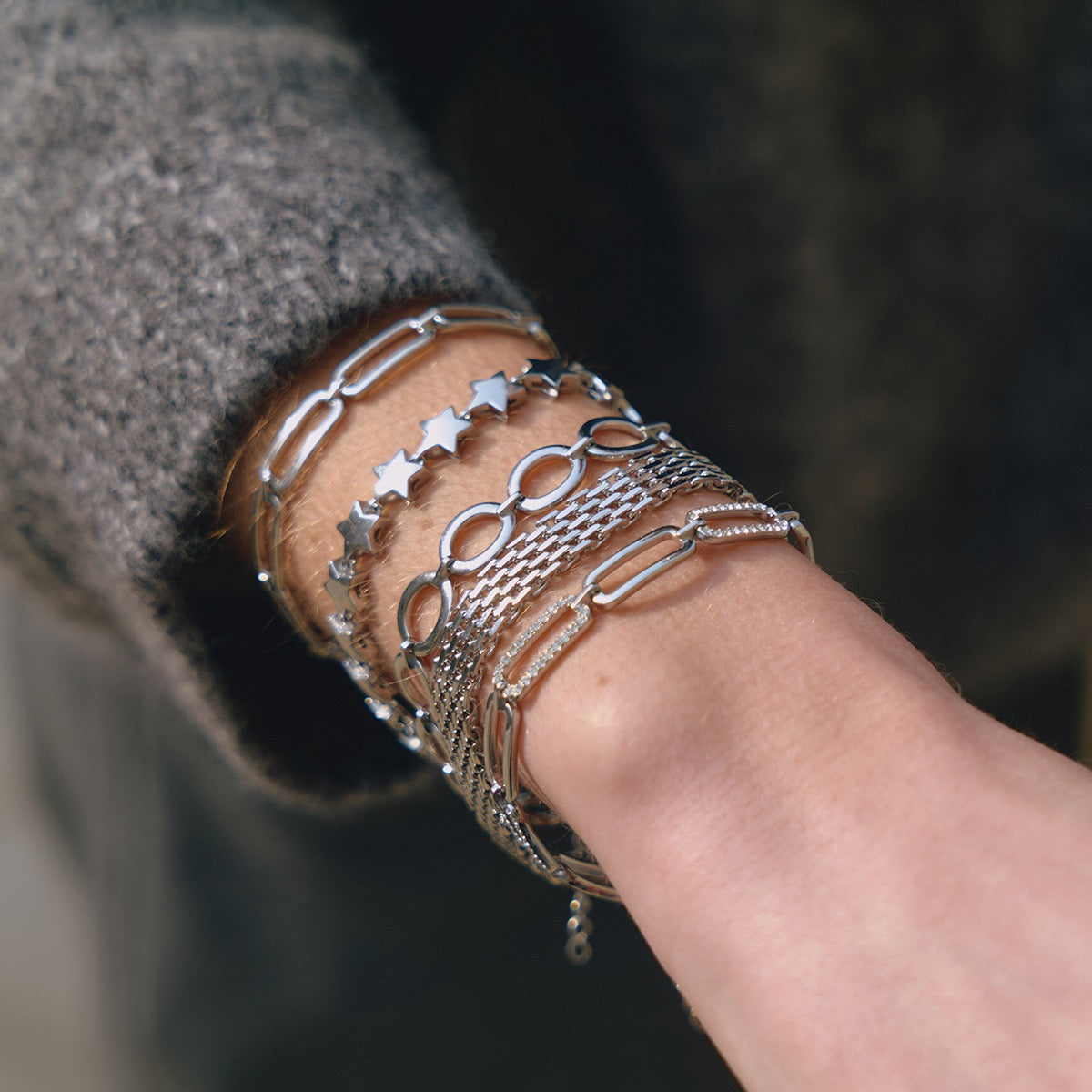 Silver round chains bracelet
