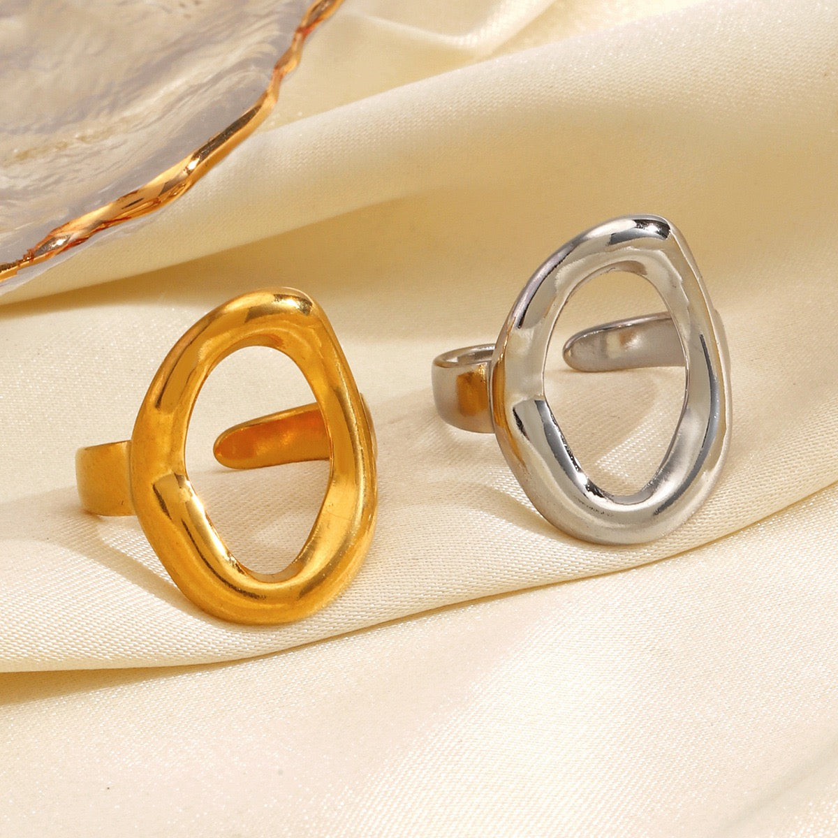 Atlanta Oval rings