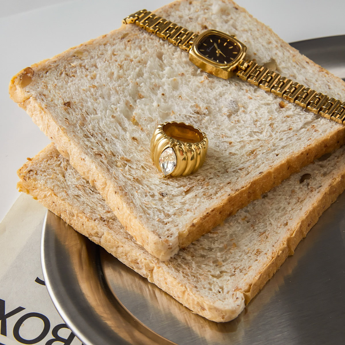 Big eye statement ring