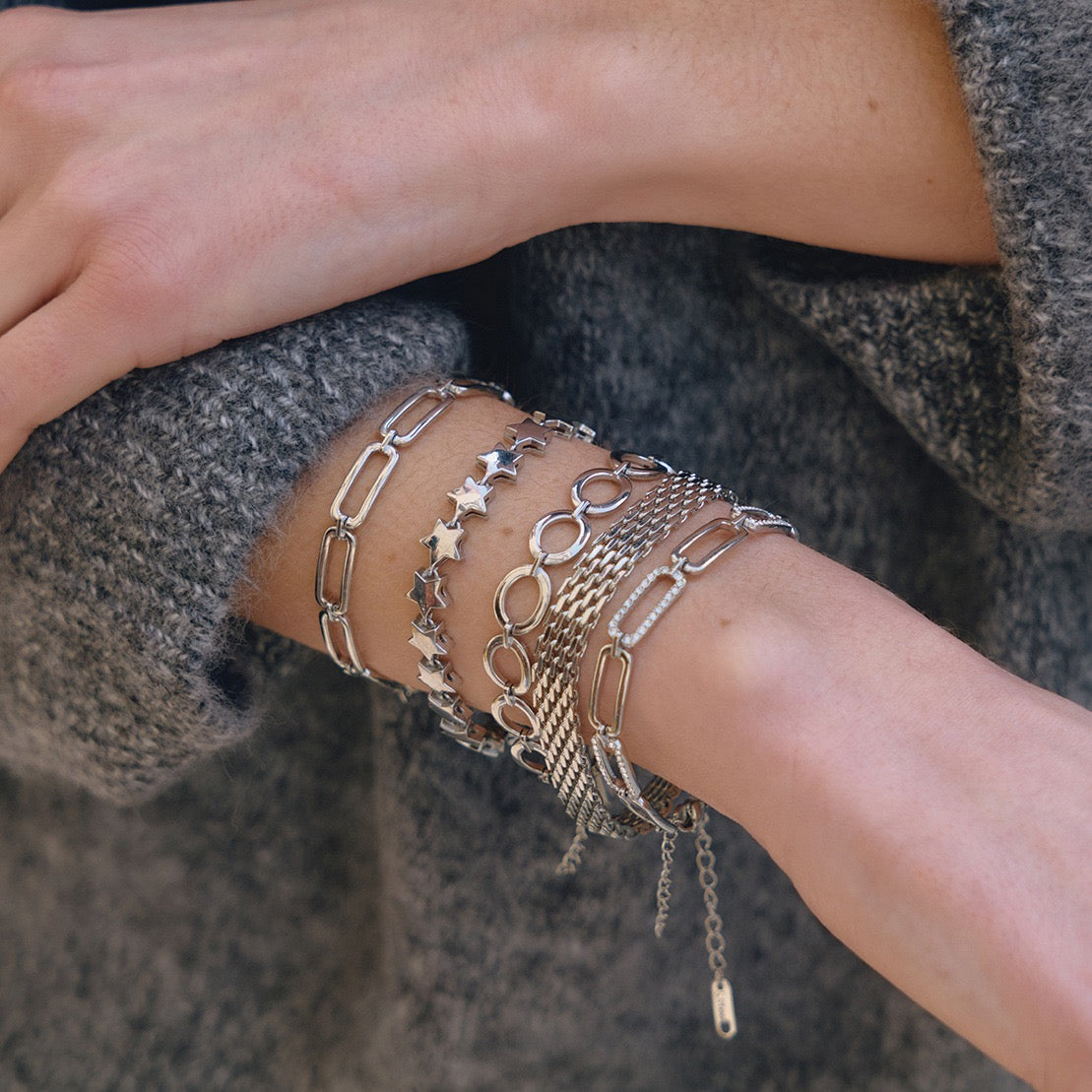 Silver round chains bracelet
