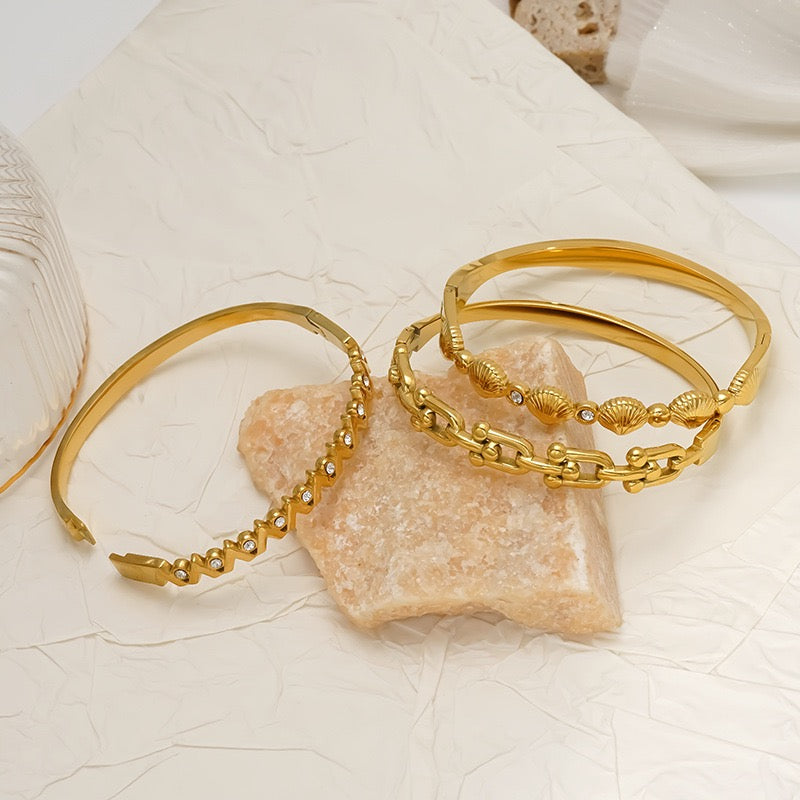 Rocky star bangle