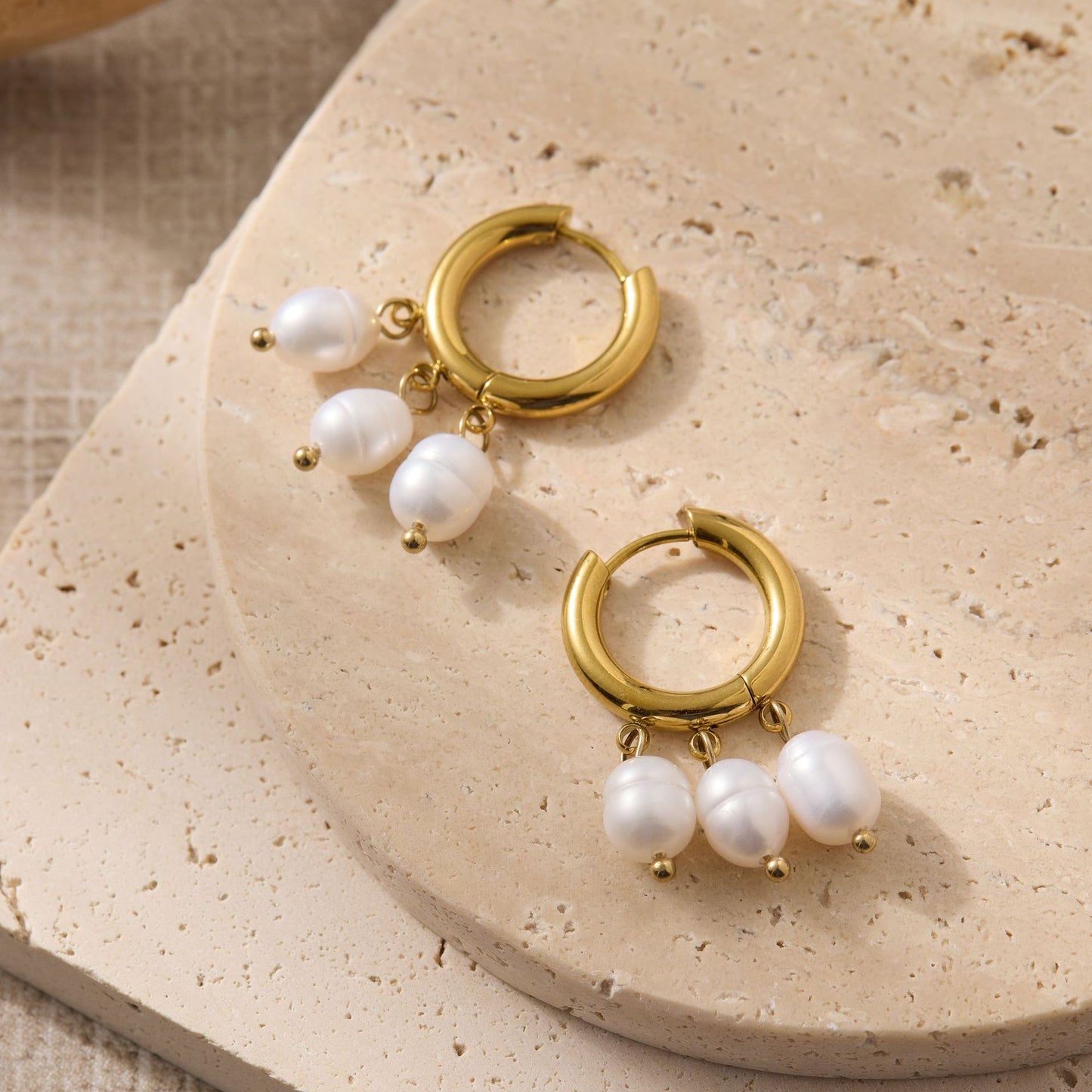Pearly earrings collection