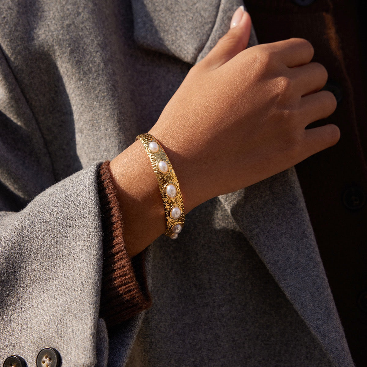 Pearly open bangle