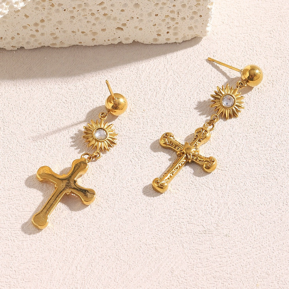 Cross pendant necklace