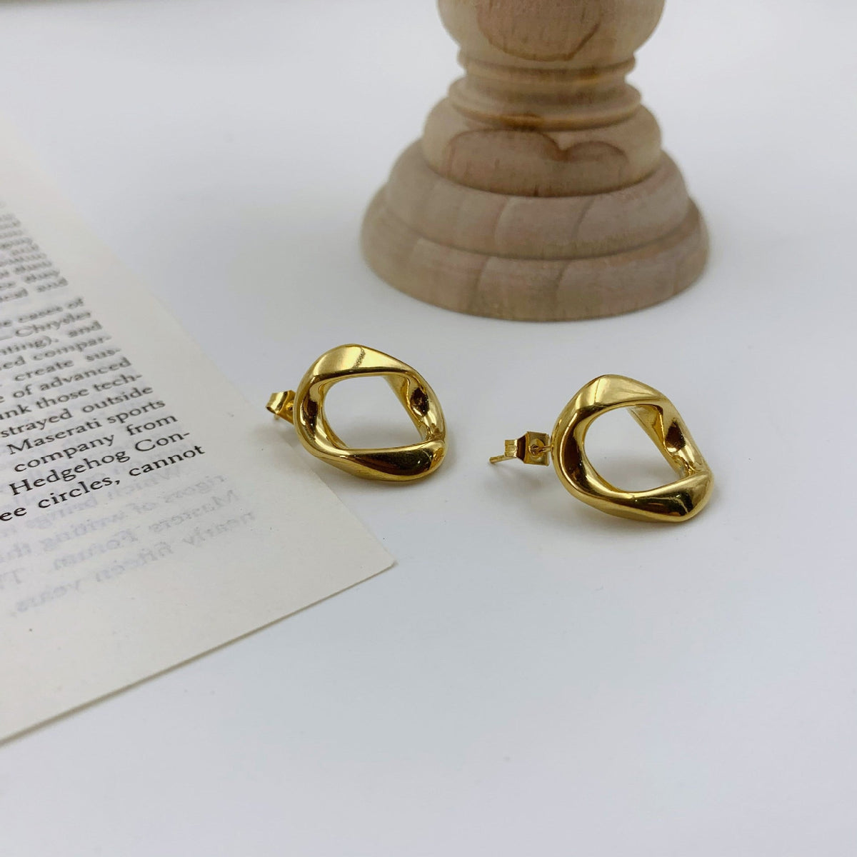 Oval hoops earrings