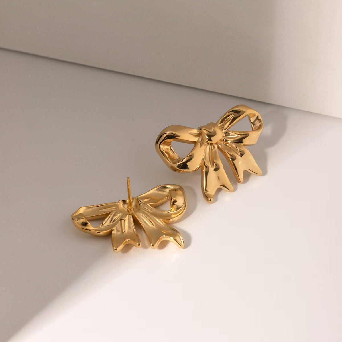 Pearly bows and butterfly earrings