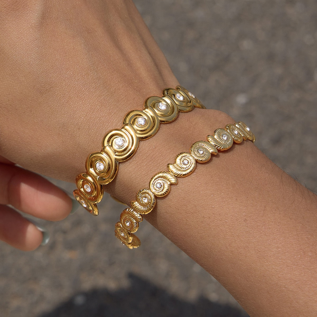 Swirl shells bangle