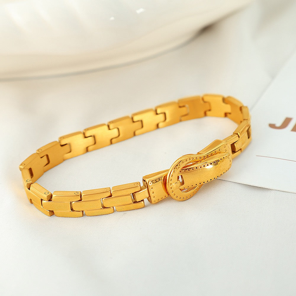 Statement chunky chain bracelets
