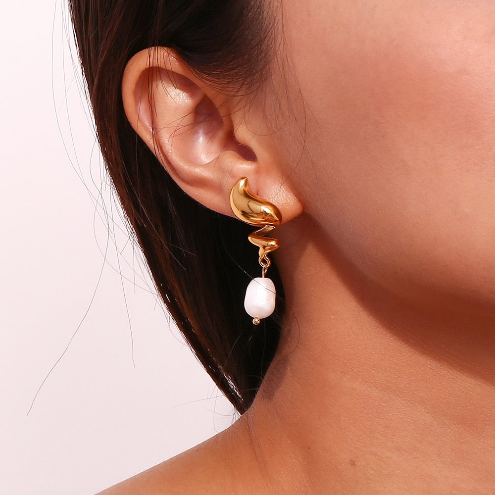 Demi Cloud pearl earrings