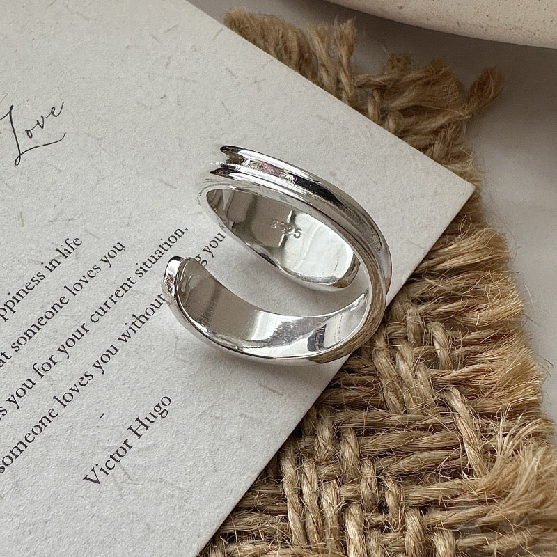 Sterling silver crossing ring