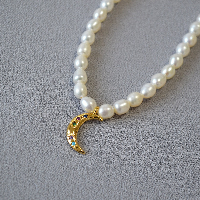 Sitka New moon pearl necklace