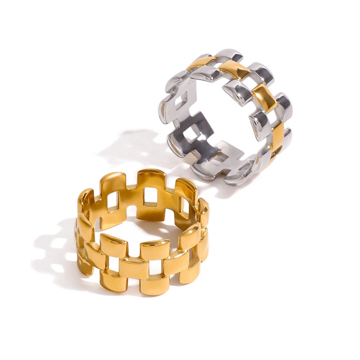 Boorea triangle studs