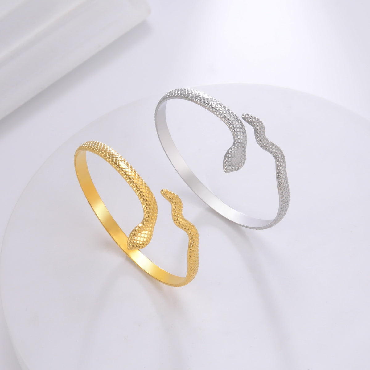 Grove snake bangle