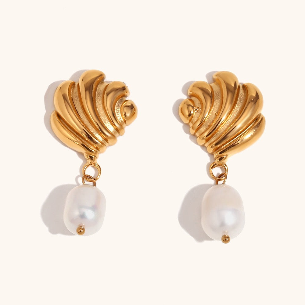 Kinsley Wave pearl earrings
