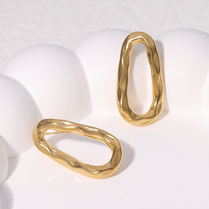 Oval hoops earrings