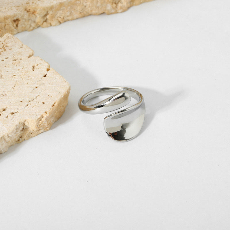 Boorea triangle studs
