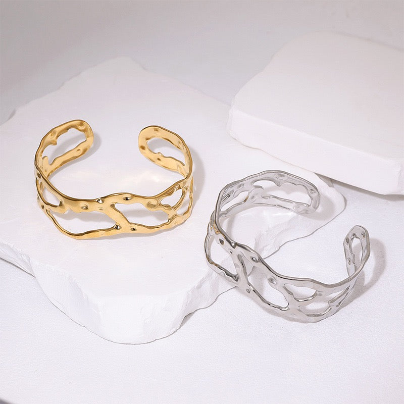 Izzie bangle