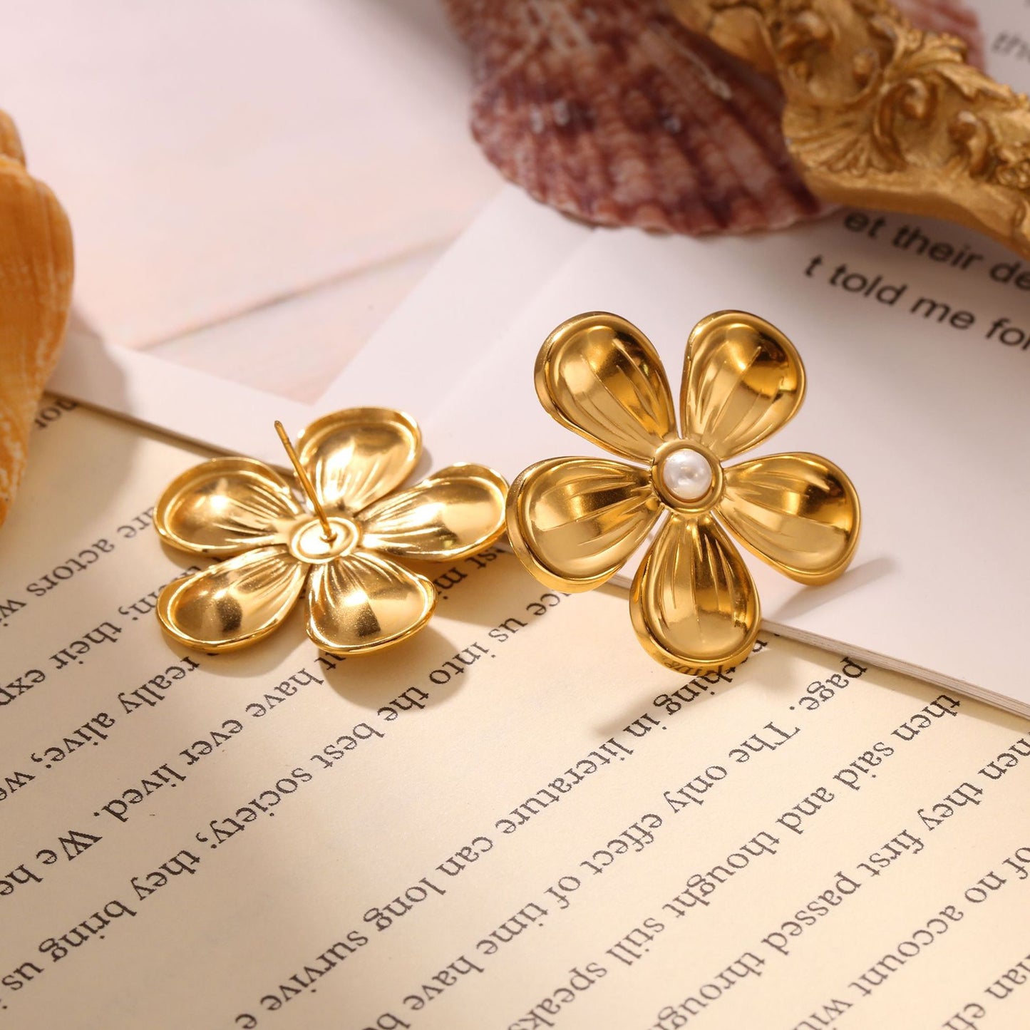 Pearly flower earrings