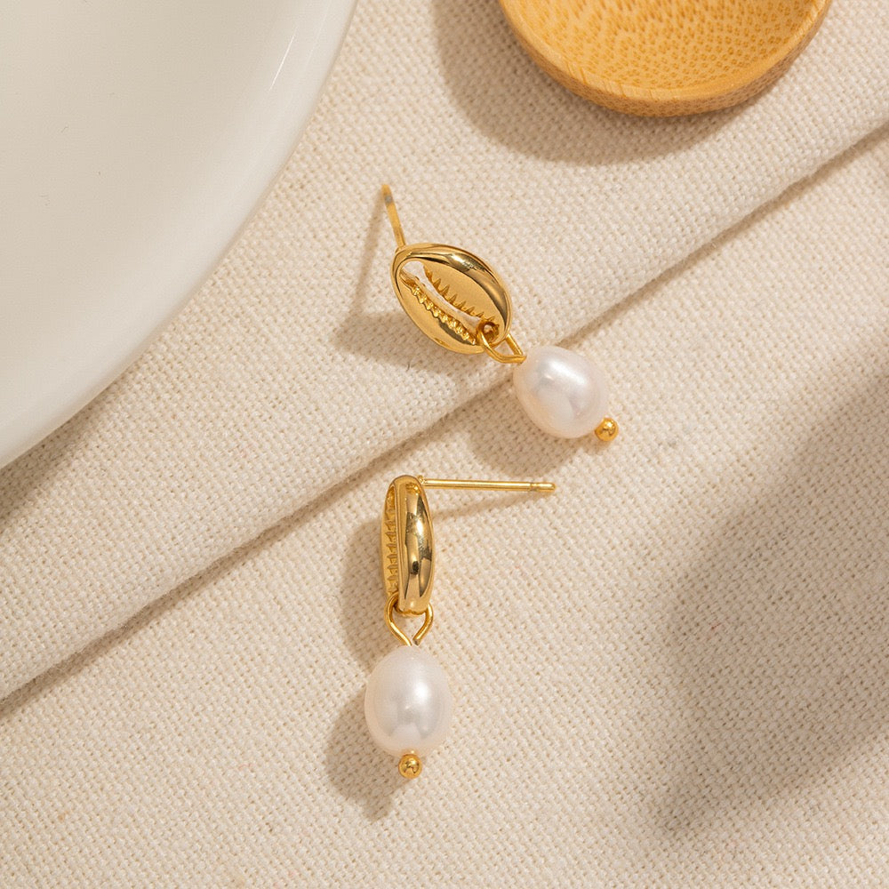 Tony Seashell pearl studs