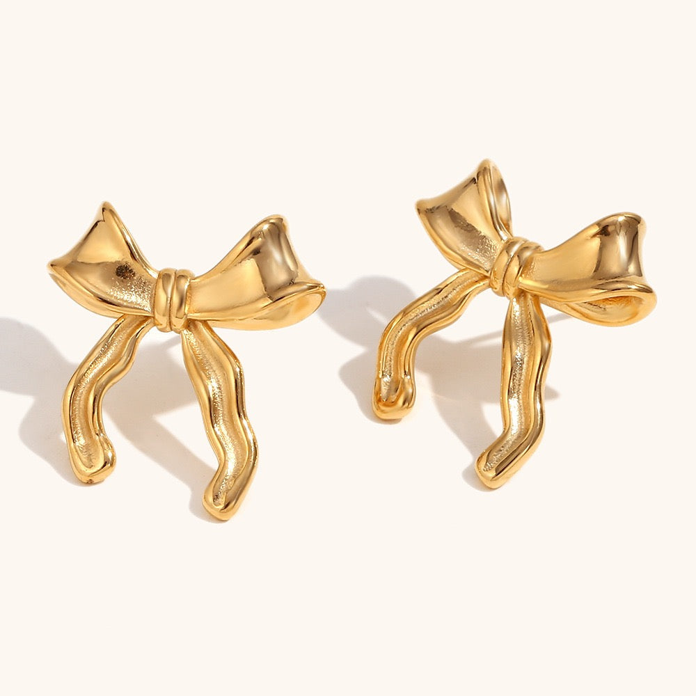 Pearly bows and butterfly earrings