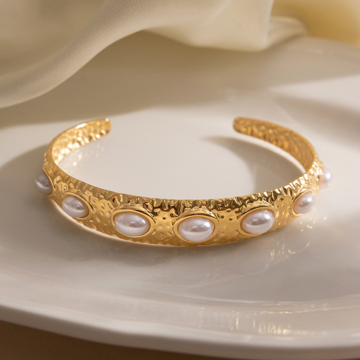 Pearly open bangle
