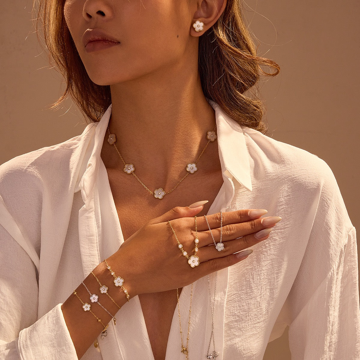 White flower bracelet and necklace set