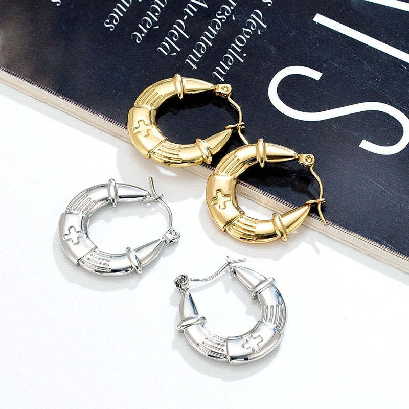 Reminiscence hoops earrings