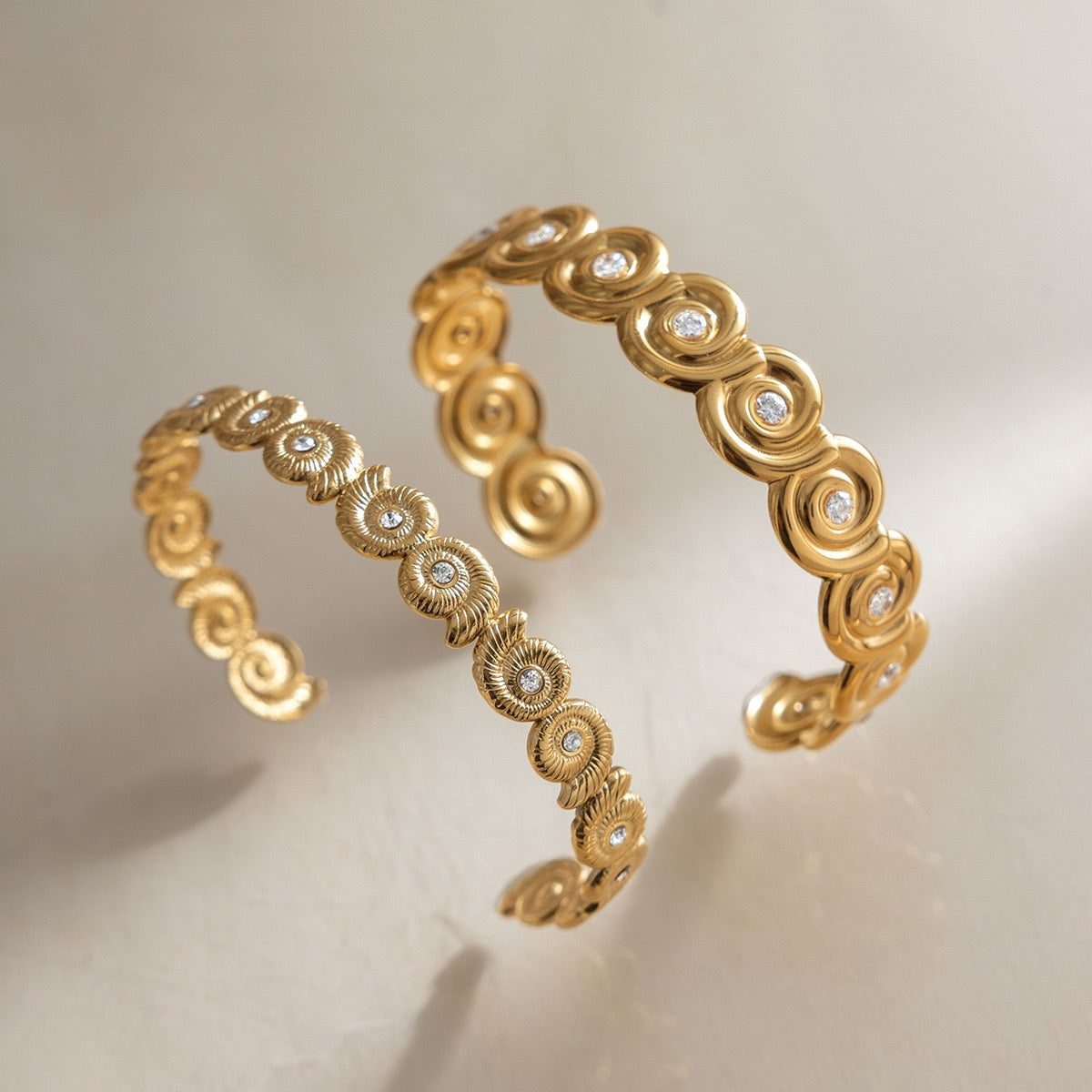 Swirl shells bangle