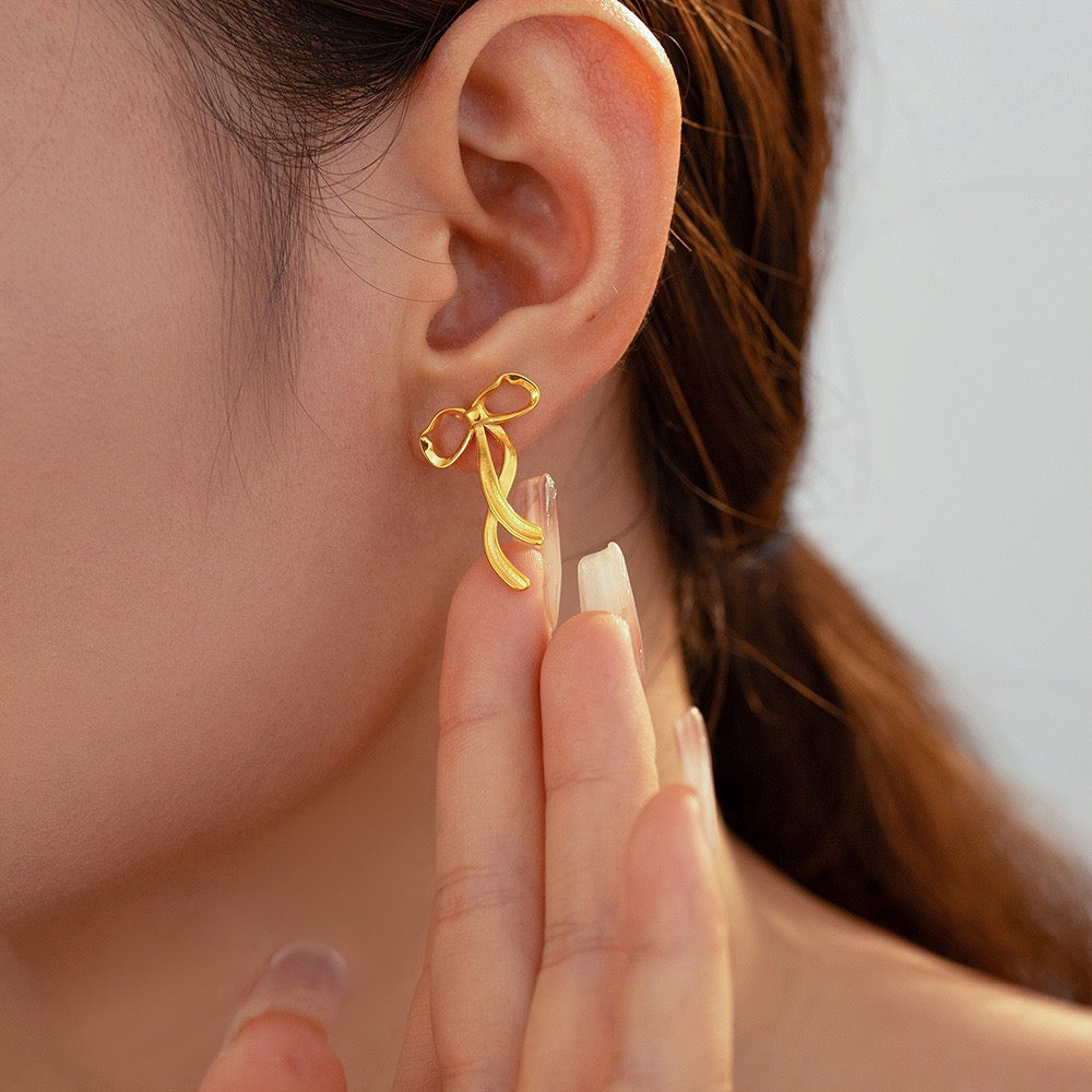 Pearly bows and butterfly earrings