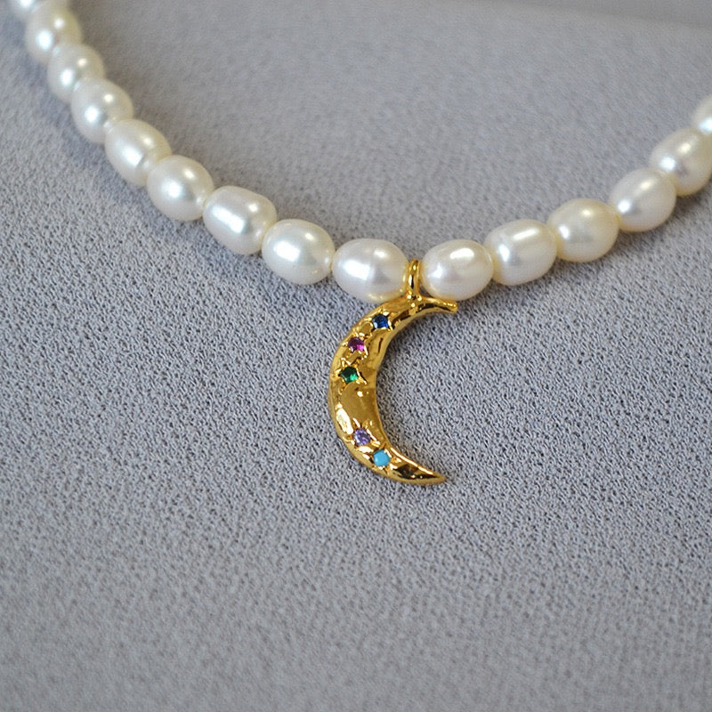 Sitka New moon pearl necklace