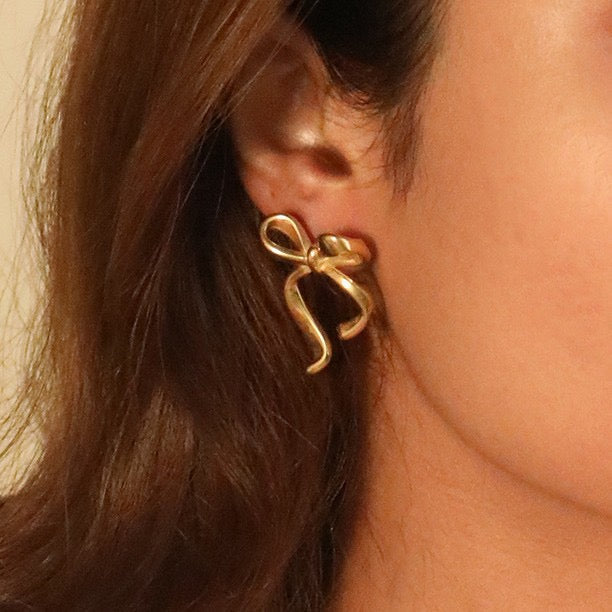 Pearly bows and butterfly earrings
