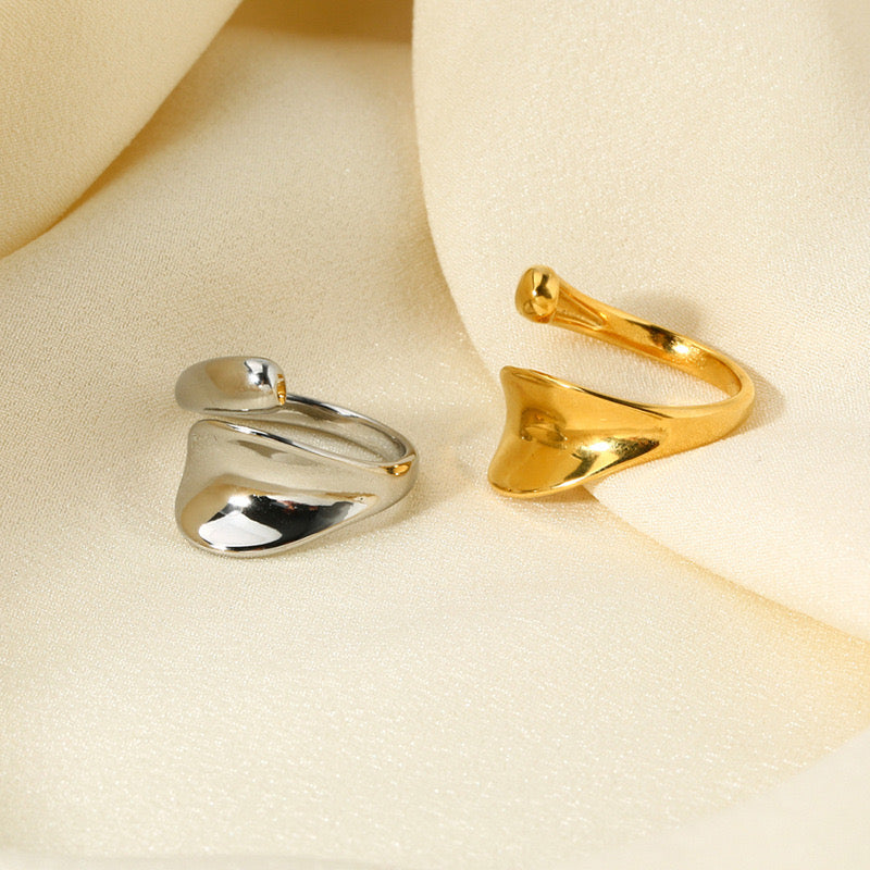 Boorea triangle studs
