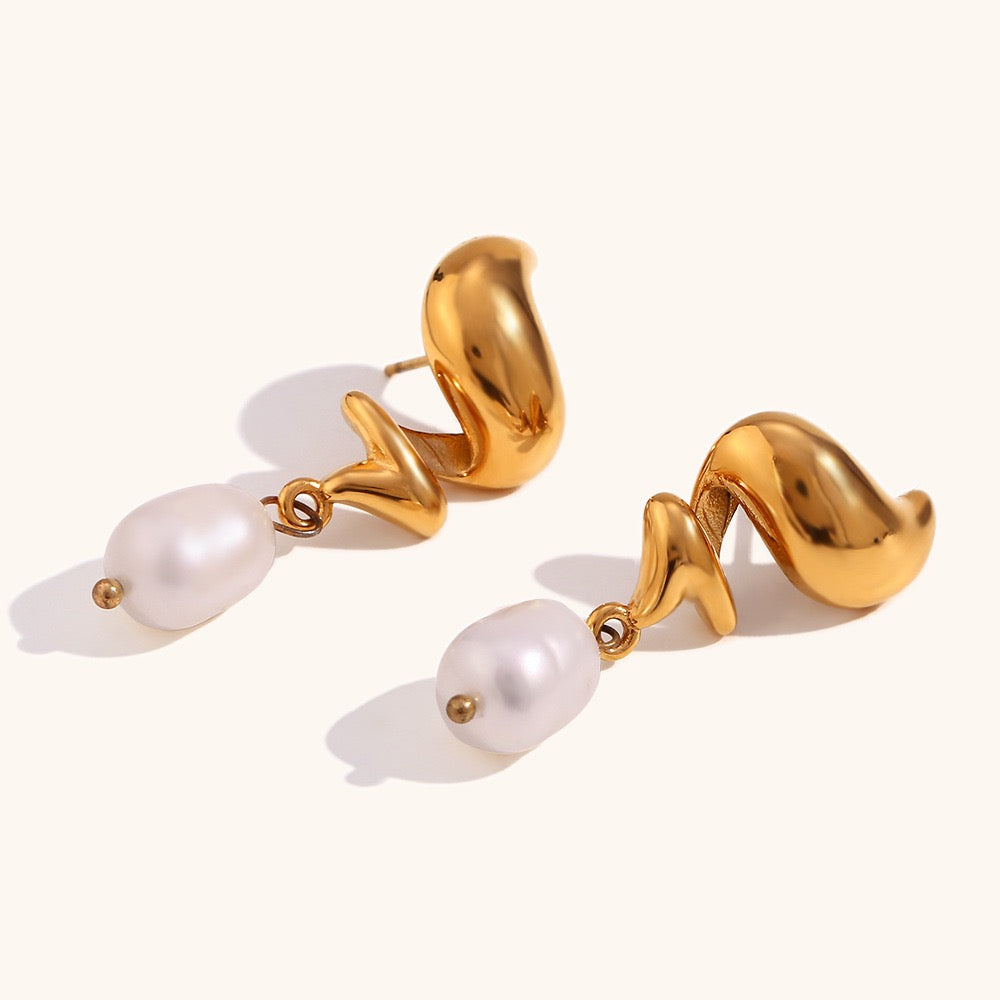 Demi Cloud pearl earrings