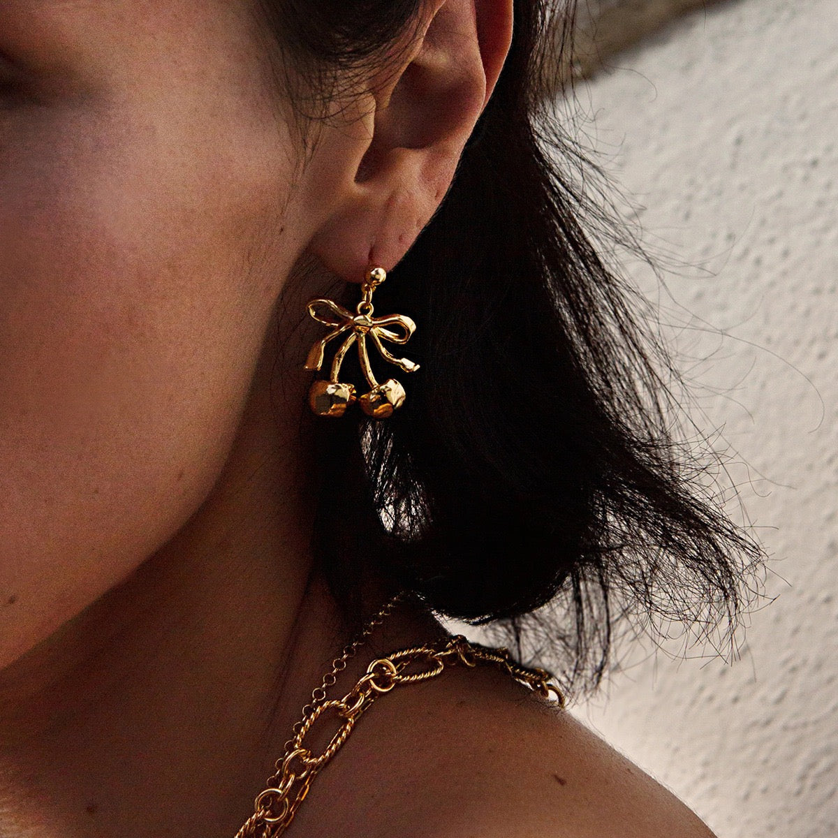 Pearly bows and butterfly earrings