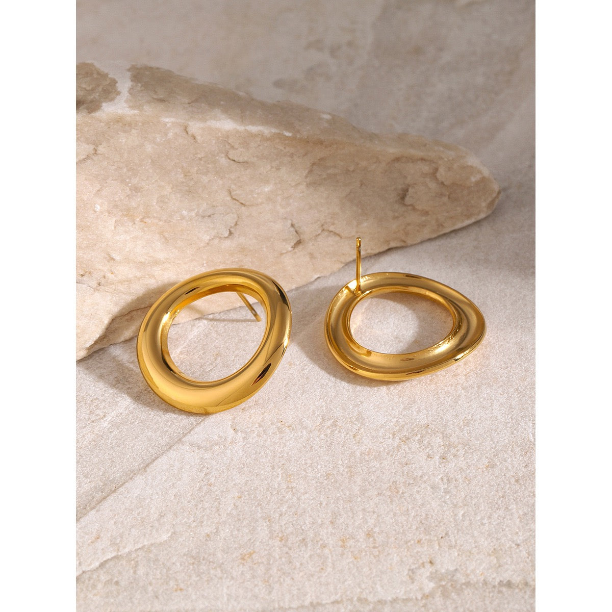 Oval hoops earrings